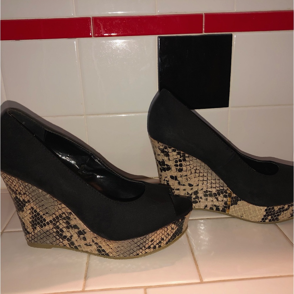 Black SnakeSkin Wedges